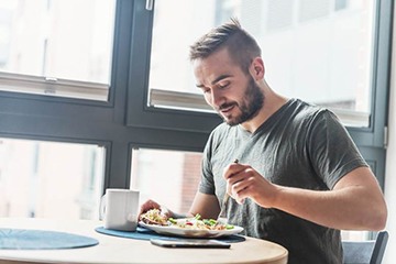Tustin patient choosing healthy foods 